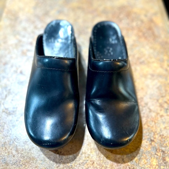 Women’s Dansko Sonja Mules Shoes - Picture 4 of 6